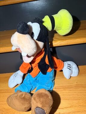 Genuine Authentic Disney Store Goofy Plush